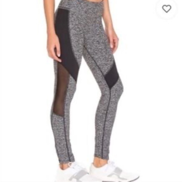 🖤 Beyond Yoga Side Mesh & Contrast Panel Leggings - Women’s Medium - Picture 1 of 6